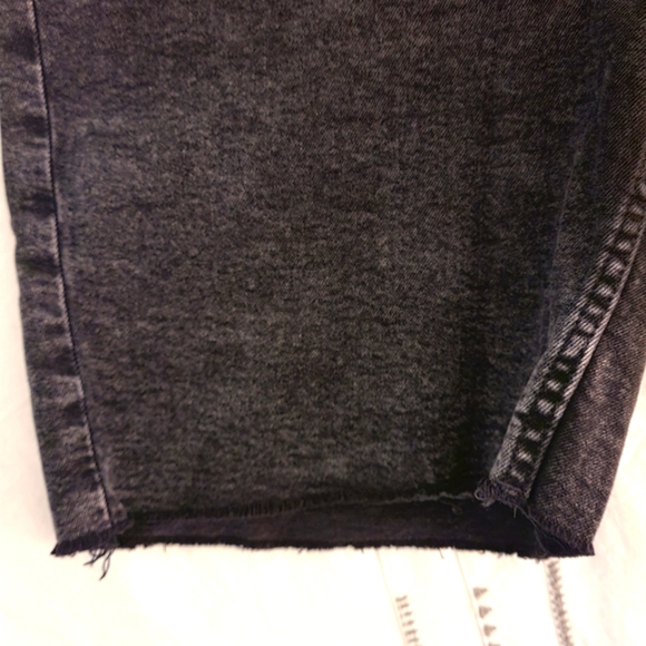 ✨️Any 3 for $15✨️ H&M Woman's Black High-Waisted Denim Bermuda Shorts - Picture 2 of 4